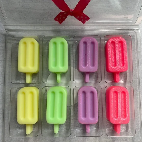 8 piece ice lolly shaped wax melts highly fragranced in cherry scent gift box - Picture 3 of 3